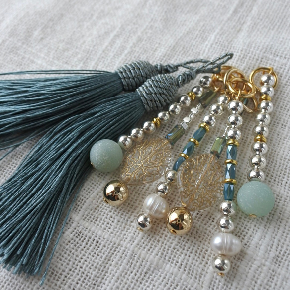 パーツ取り外し自由！装着簡単！大人可愛い　バッグチャーム　タッセル　おしゃれ　カバン　鞄　バッグ　ゴールド　ブルー 8枚目の画像