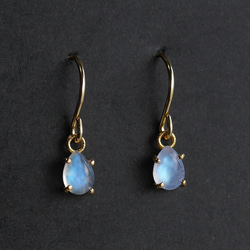ピアス＊14kgf＊カラーチェンジ ライム グロッシュラー ガーネット（3mm） 注目のブランド ピアス＊14kgf＊カラーチェンジ グロッシュラー