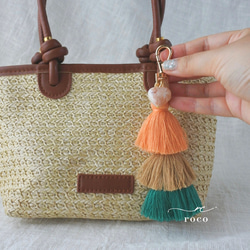 バッグチャーム　タッセル　大人可愛い　おしゃれ　ハート　ゴールド　バッグ　カバン　キーホルダー　派手　カラフル 1枚目の画像