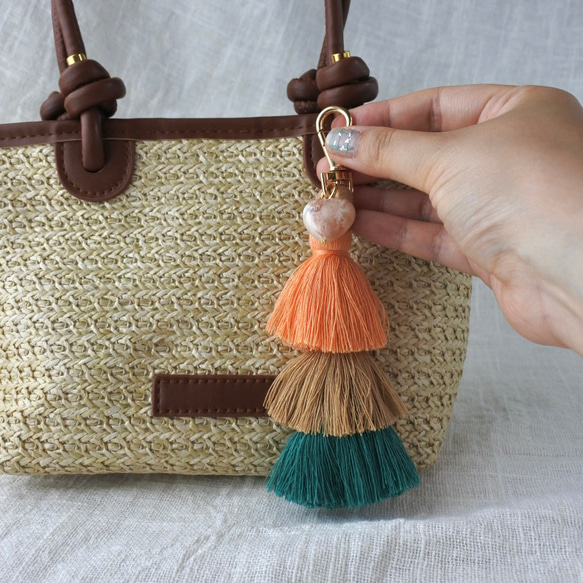 バッグチャーム　タッセル　大人可愛い　おしゃれ　ハート　ゴールド　バッグ　カバン　キーホルダー　派手　カラフル 5枚目の画像