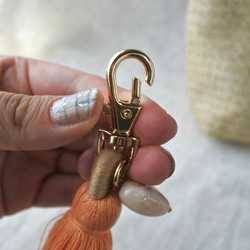 バッグチャーム　タッセル　大人可愛い　おしゃれ　ハート　ゴールド　バッグ　カバン　キーホルダー　派手　カラフル 3枚目の画像