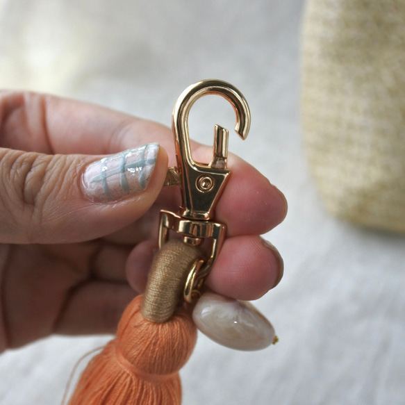 バッグチャーム　タッセル　大人可愛い　おしゃれ　ハート　ゴールド　バッグ　カバン　キーホルダー　派手　カラフル 3枚目の画像