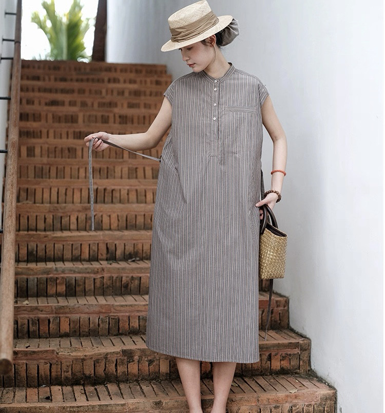 おとなシックなストライプ柄　ふんわりシルエットのワンピース　ウエストリボン　ポケット付き【春夏秋】ブラウン系