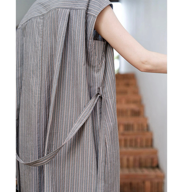 おとなシックなストライプ柄　ふんわりシルエットのワンピース　ウエストリボン　ポケット付き【春夏秋】ブラウン系 6枚目の画像