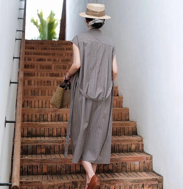おとなシックなストライプ柄　ふんわりシルエットのワンピース　ウエストリボン　ポケット付き【春夏秋】ブラウン系 15枚目の画像
