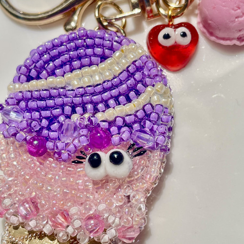 Pixie Bitesシリーズ》アイスクリームEyelashesビーズ刺繍キーホルダー