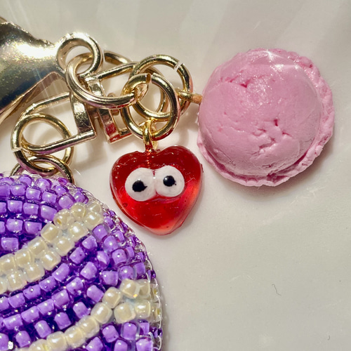Pixie Bitesシリーズ》アイスクリームEyelashesビーズ刺繍キーホルダー