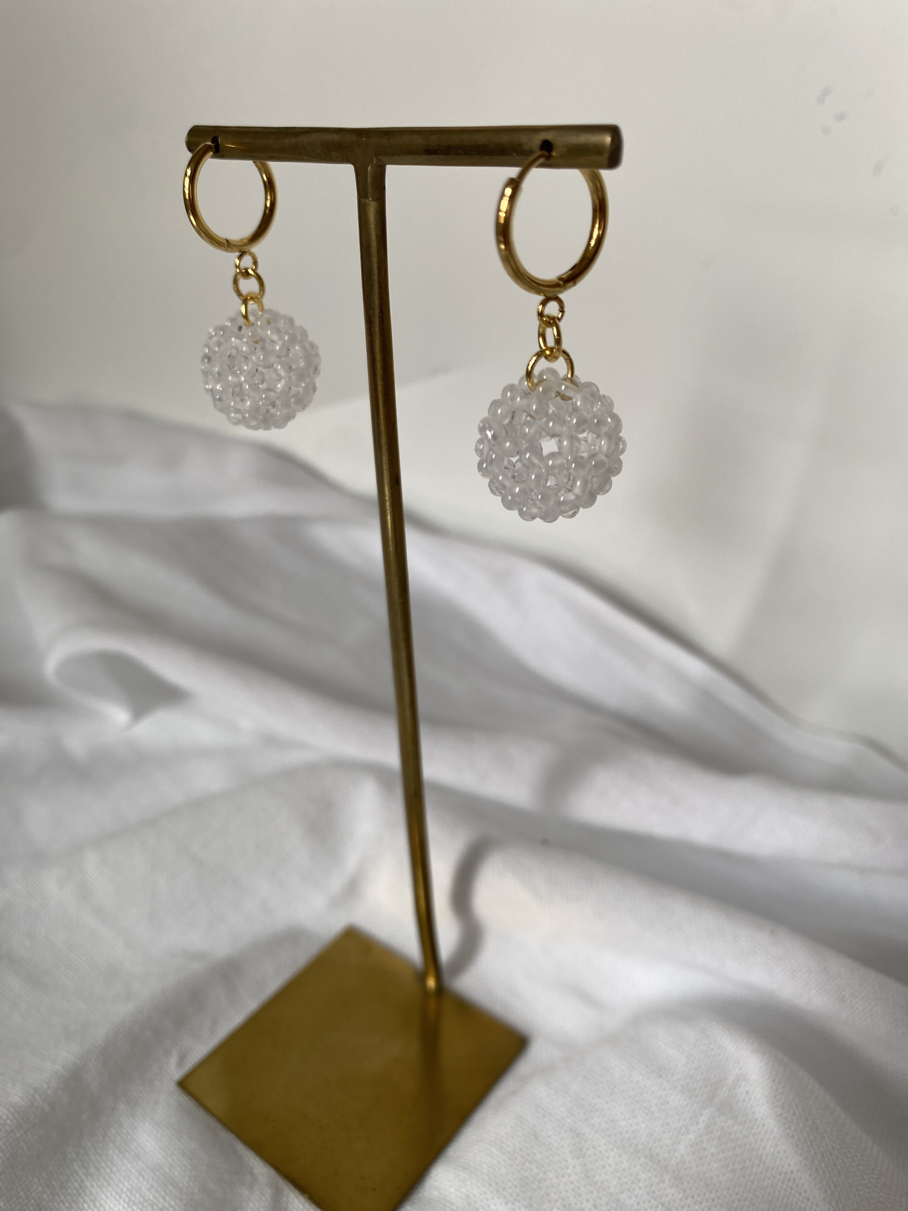 神聖幾何学フラーレン　水晶2ミリ球　ピアス　大人かわいい　プレゼントにも　送料無料