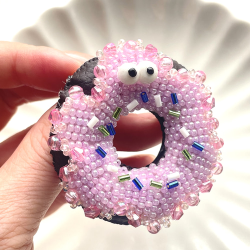 Pixie Bitesシリーズ》チョコスプリンクルドーナツピンク ビーズ刺繍