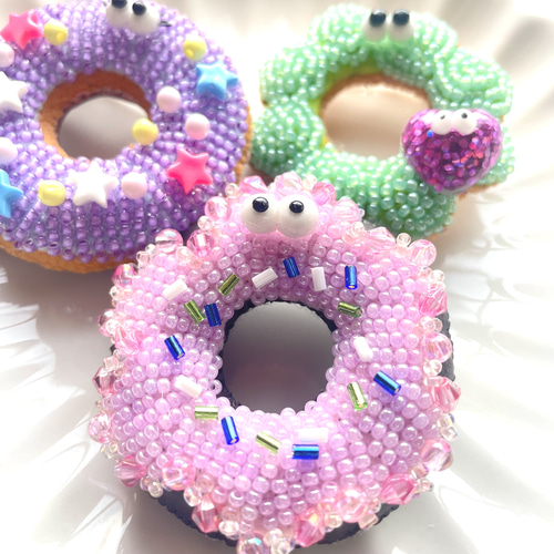 Pixie Bitesシリーズ》チョコスプリンクルドーナツピンク ビーズ刺繍