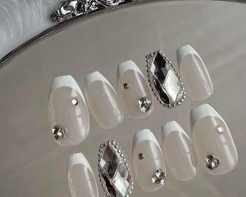 白フレンチ ネイルチップ ワンホン 量産型 地雷系 韓国 ちゅるん