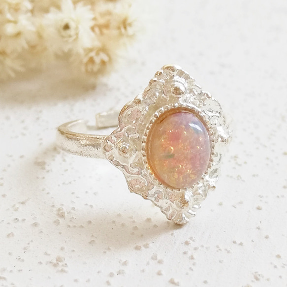 ヴィンテージガラス　ピンクファイヤーオパール　オーバル　リング　指輪　/　17 x 15ｍm　/　シルバートーン 4枚目の画像