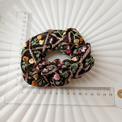 ふわっと軽いインド刺繍リボンの贅沢シュシュ メッシュ シュシュ iikao