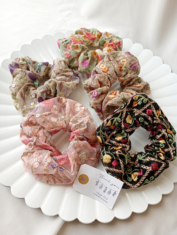 ふわっと軽いインド刺繍リボンの贅沢シュシュ メッシュ シュシュ iikao