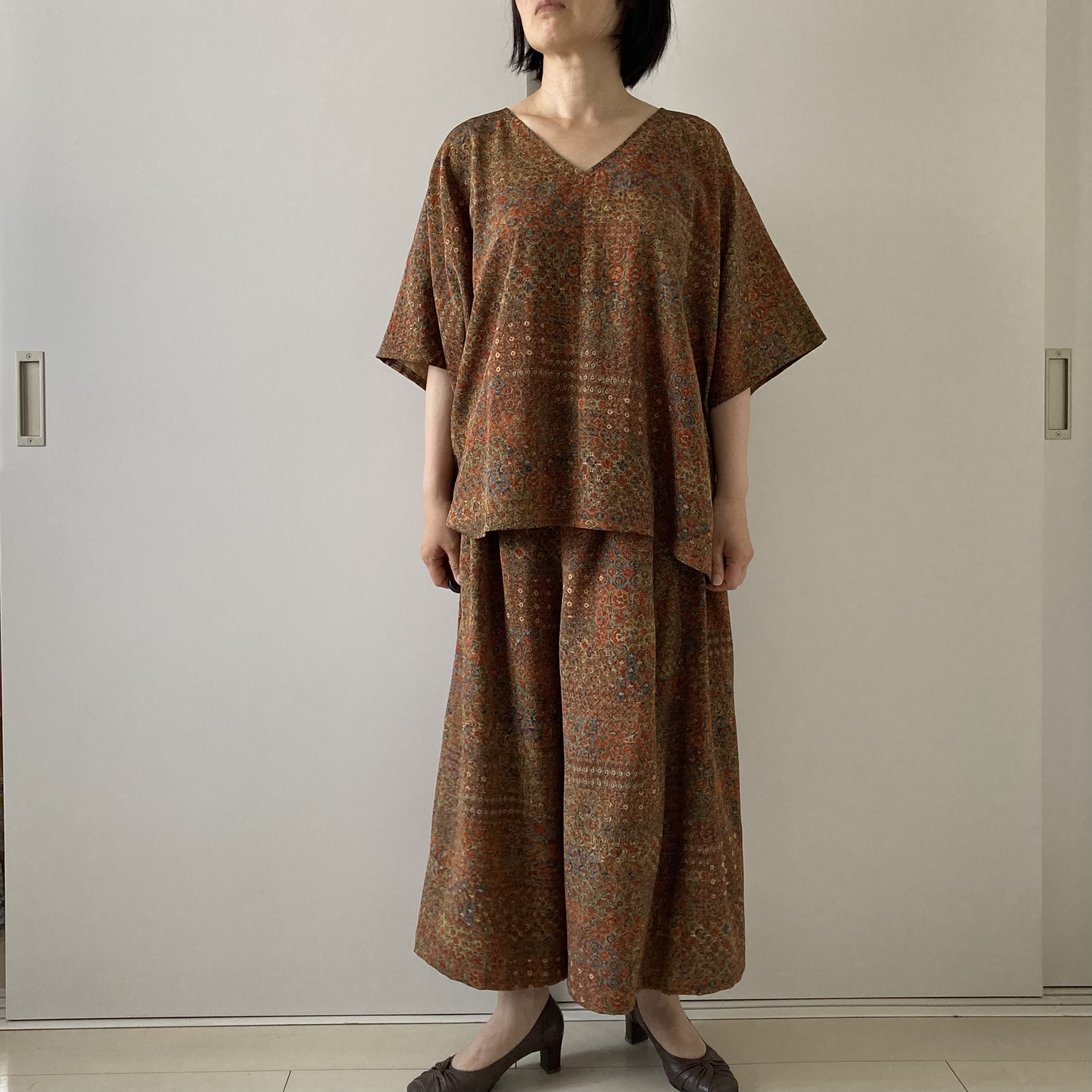 着物リメイク　ポンチョ風ブラウス　更紗柄Vネック