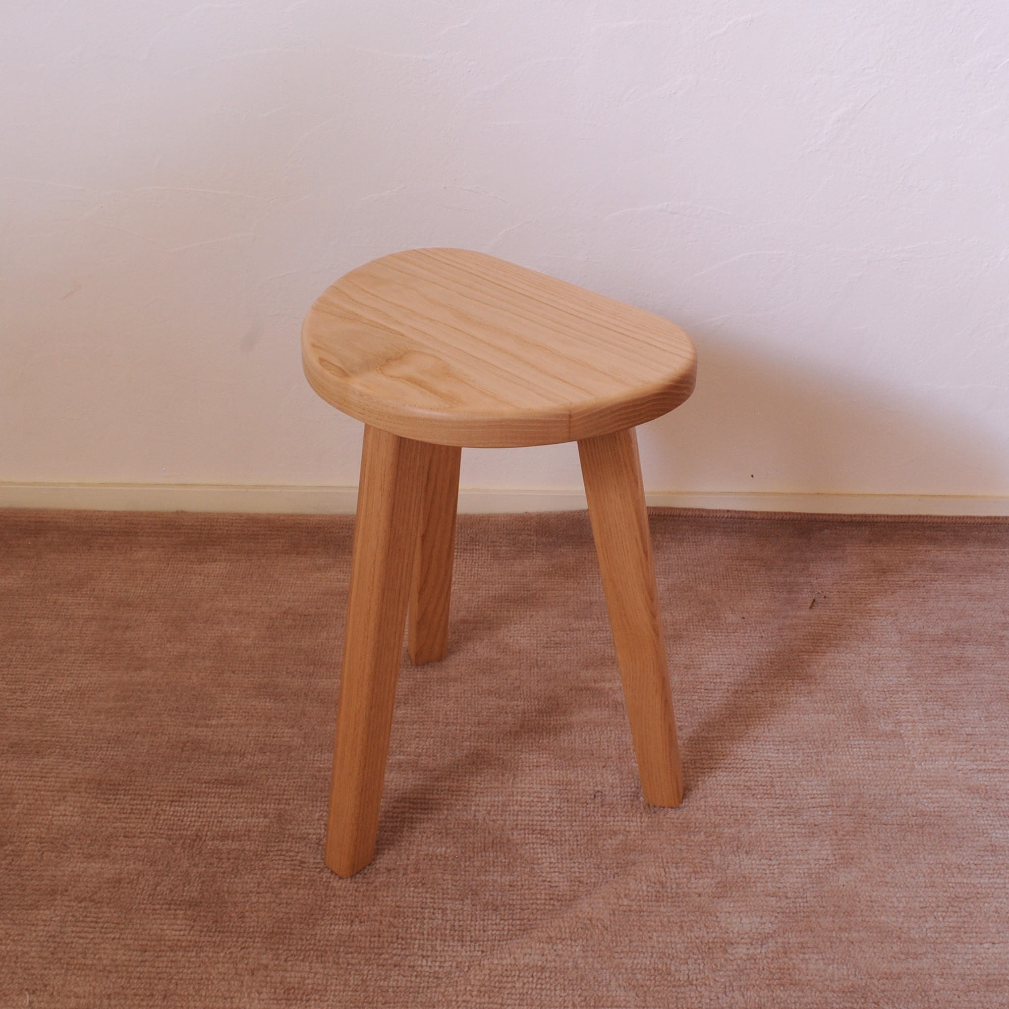 マロン３本脚スツール｜高さ42(クリ・オイル)デスク・テーブルに【便利に使える小ぶりなスツール｜サイドテーブル・花台】