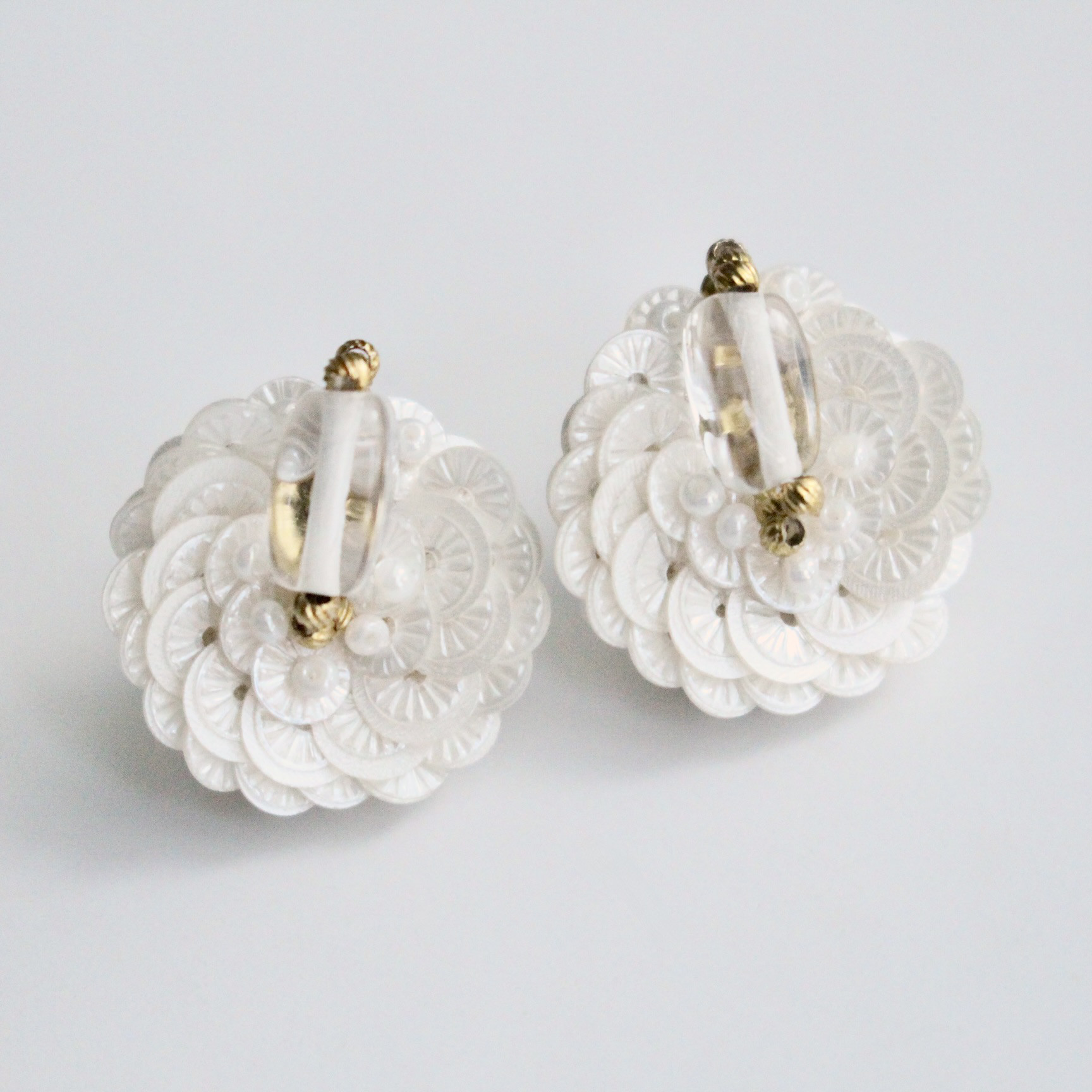 《数量限定》 ハレの日・卒入学にも Swanette petal【blanc】ピアス/イヤリング｜光をまとう