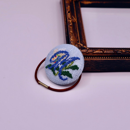 カサブランカオーダーページ カサブランカ イニシャル クロスステッチ刺繍 ヘアゴム charmante 通販
