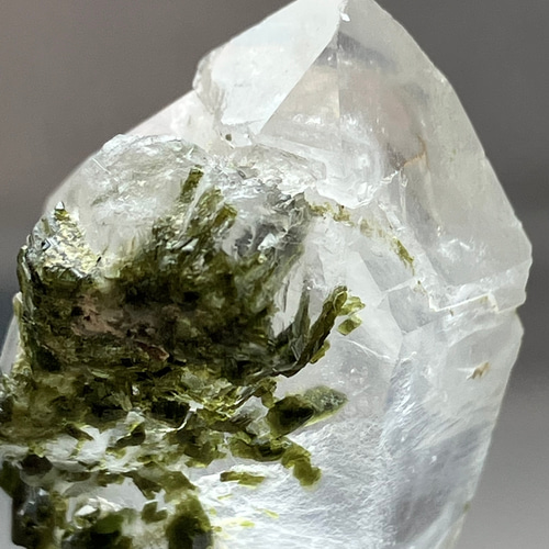水草 涼 エピドートinクォーツ ⑥ 緑簾石入り水晶 Epidote in Quartz