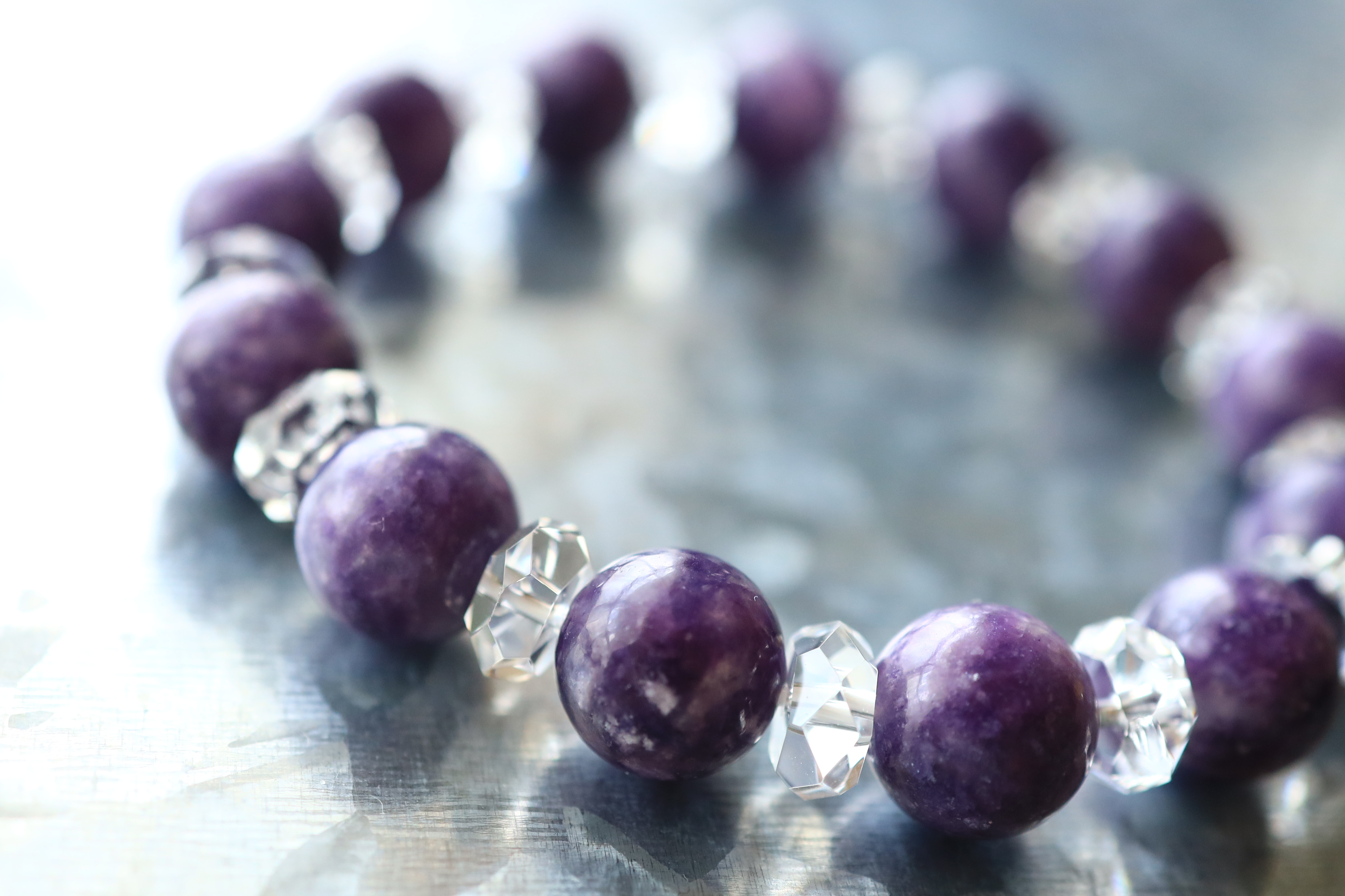 …☆スーパープレミアムブレス☆シルキーパープル：レピドライトシリカ：約11ミリ＆水晶☆天然石☆…