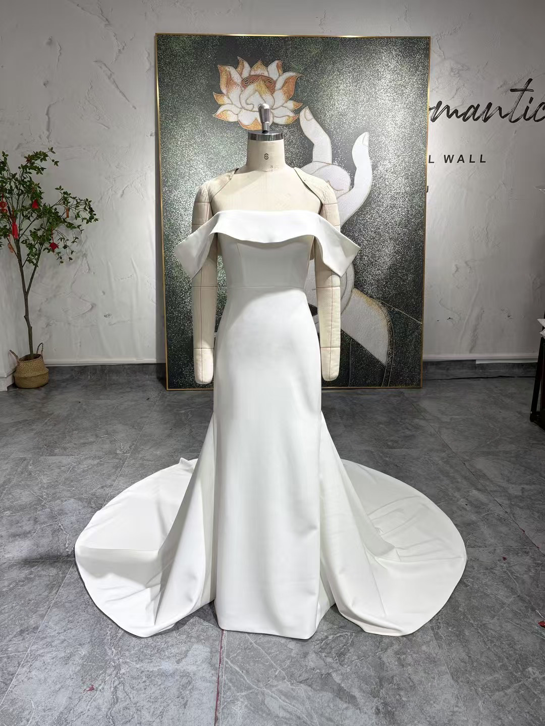 シンプル　人気商品ファスナー　オフショルダー　二の腕を隠せる　ホワイト　カラー変更可能　優雅　二次会お呼ばれ披露宴演奏会