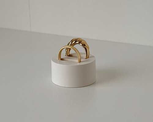 UrbanOutfitters お香立て　リングホルダー　アクセサリーケース 楽天市場】アクセサリーケース ミッフィー miffy 携帯用 持ち運び