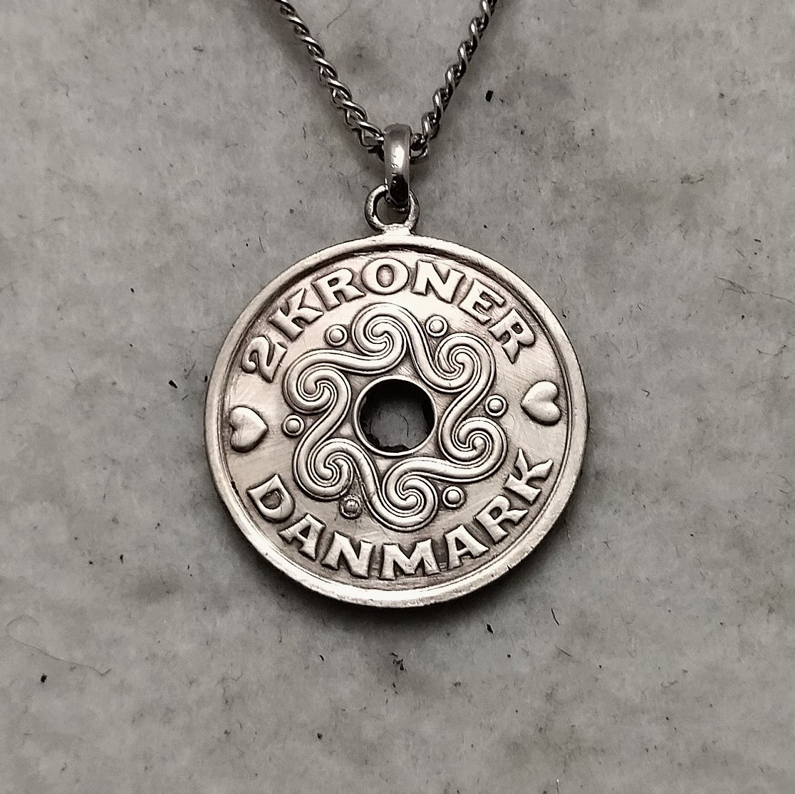 ハートと王冠 デンマークのコインネックレス ２K 着けっ放しOK ネックレス・ペンダント aotama 通販 19557903｜Creema(クリーマ)