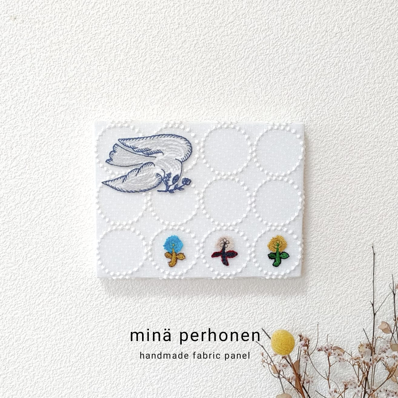 ファブリックパネル　ミナペルホネン　タンバリン　 ホワイト　  フォローイングデイ　鳥　花　スキップ　プレゼント　北欧