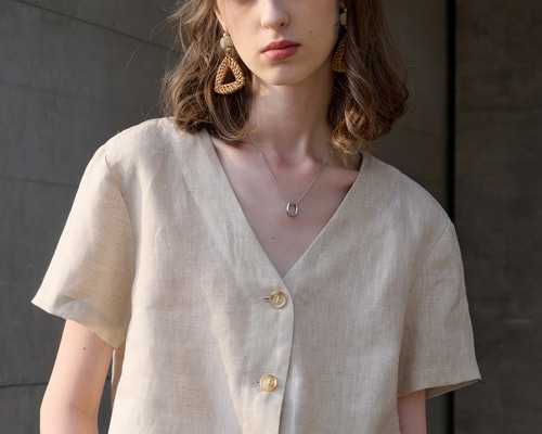 25093　ハンドメイド　作家　リネン　麻　ショート丈　　ブラウス　Vネック 25093 ハンドメイド 作家 リネン 麻 ショート丈 ブラウス V