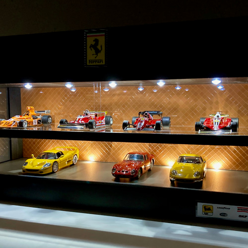 1/43展示14台可能・エナメルタイル2・2層式ディスプレーBOX/ネオジオラマ 1/43展示14台可能・エナメルタイル2・2層式ディスプレーBOX