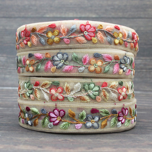 ♪ mamerin 様お取引中⭐2941⭐❣️大人可愛い華やかインド刺繍❣️ リボン・テープ 各カラー（IRL203） 10cm単位】インド刺繍リボン：花 財布・ケース・小物入れ