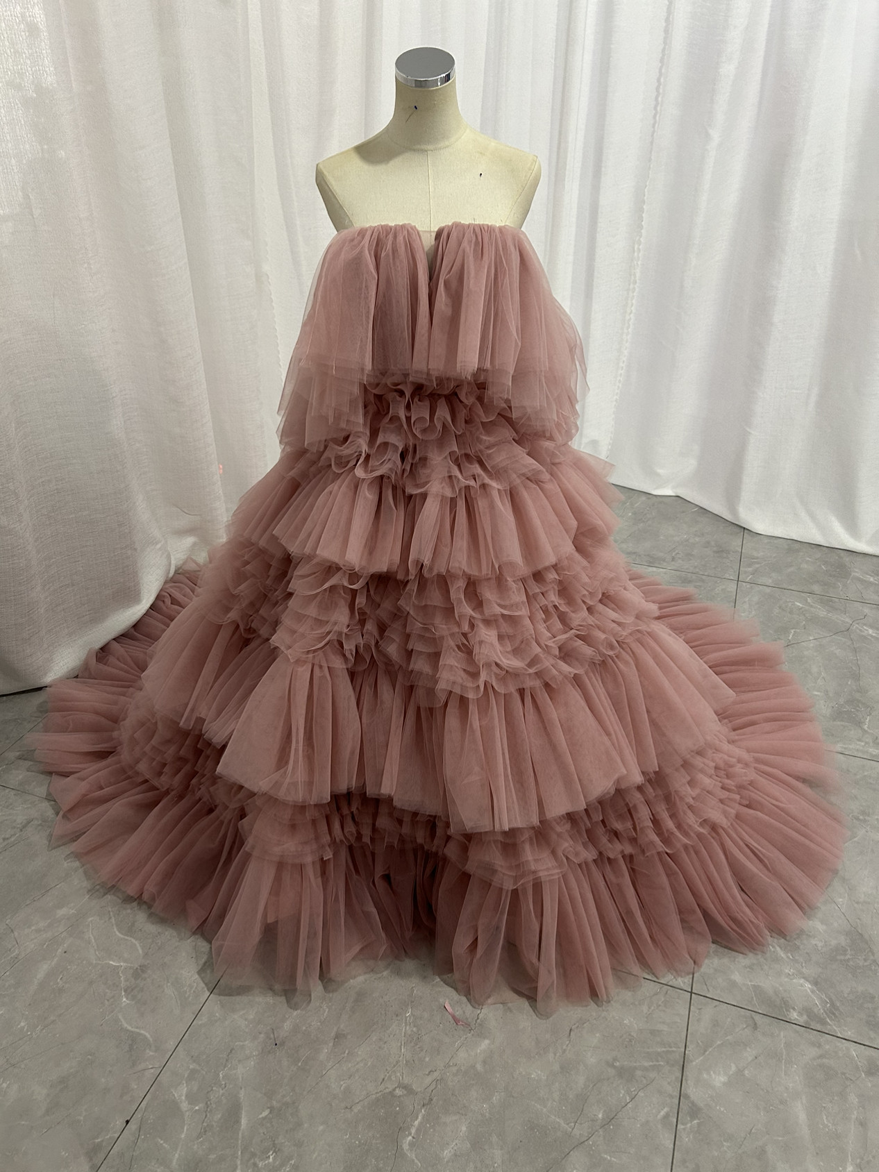 韓国風もこもこチュールドレス　ピンクカラードレス　フリルオフショルダー　お色直し　ふわふわ　ボリューム