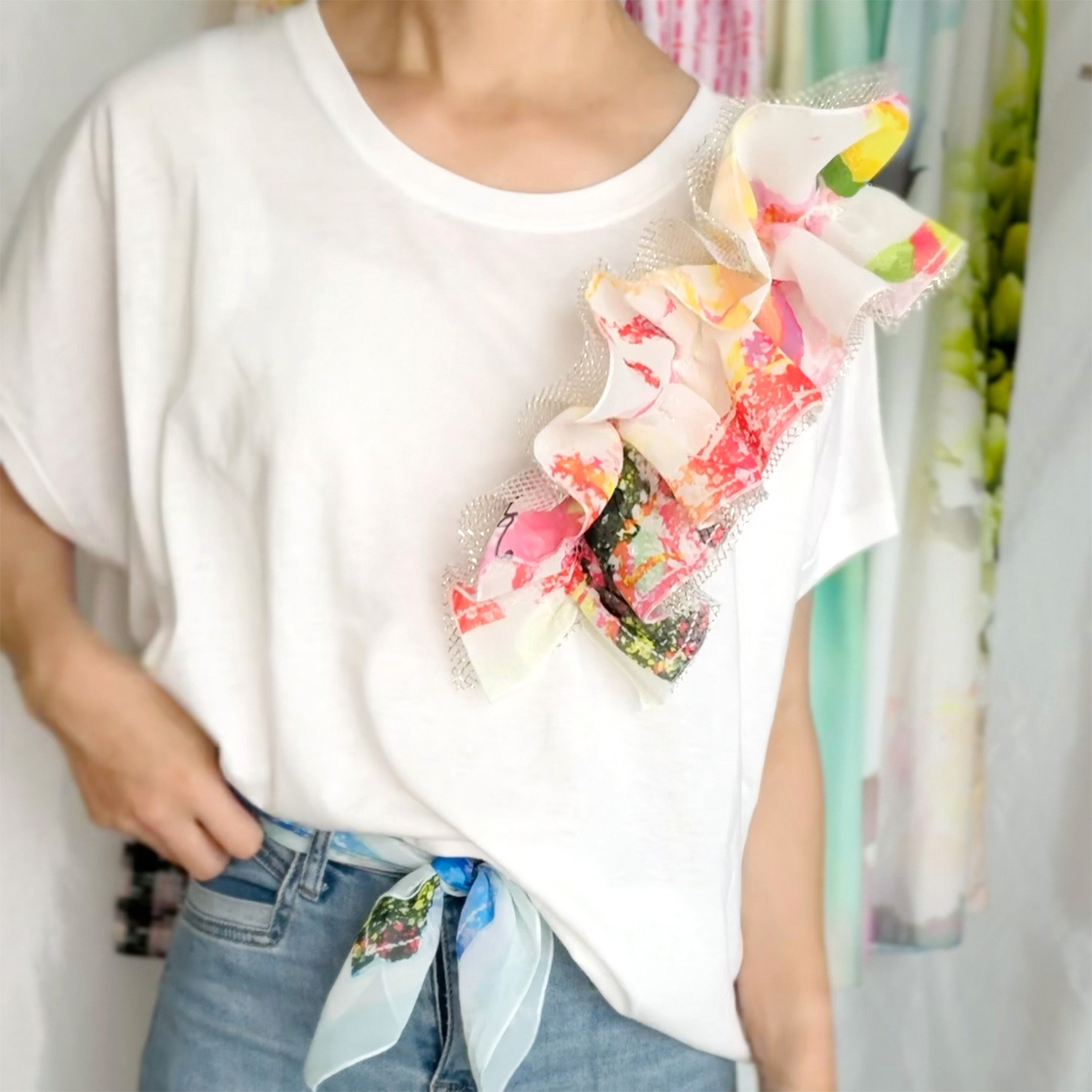 フリル　ワイドTシャツ・白-グリーンのスパイシーフワラー_pk