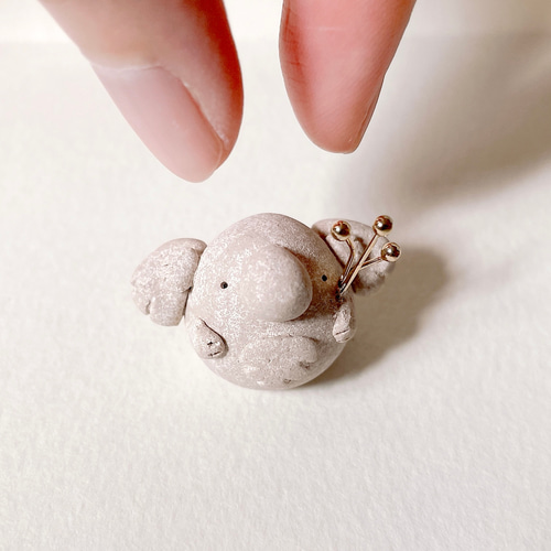 一点限定】【白い雑貨】ユーカリ持ったコアラ｜手のひらサイズの陶器