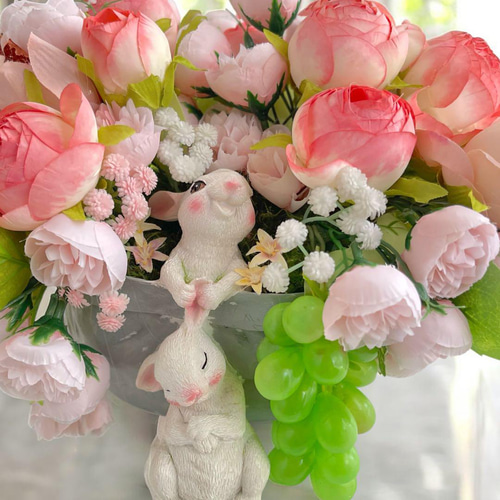 野うさぎの花遊び ピンクの薔薇のアレンジメント 癒しのアニマルシリーズ 野うさぎの花遊び ピンクの薔薇のアレンジメント 癒しのアニマル