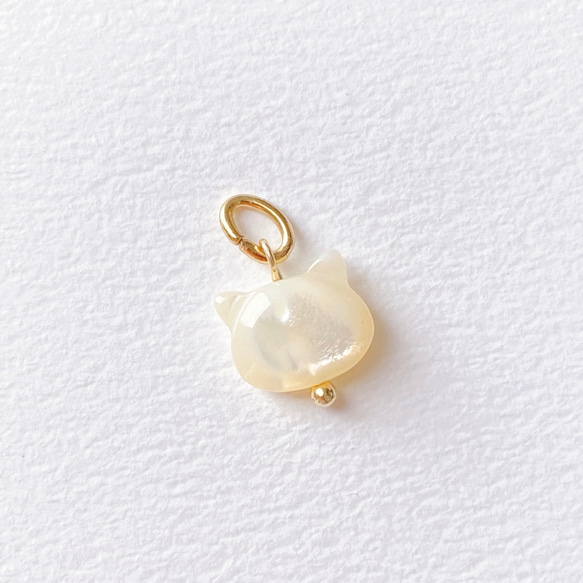 18KGP 白蝶貝のねこ 天然ペンダントトップ ネックレスチャーム 1枚目の画像