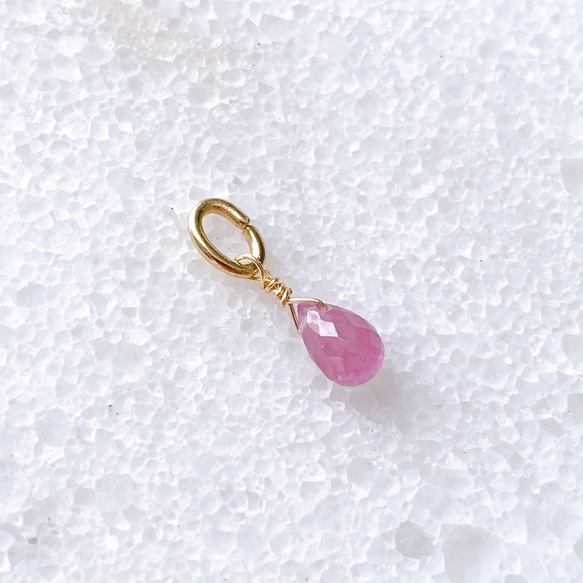18KGP 小さなピンクサファイア 天然石ペンダントトップ ネックレスチャーム 1枚目の画像