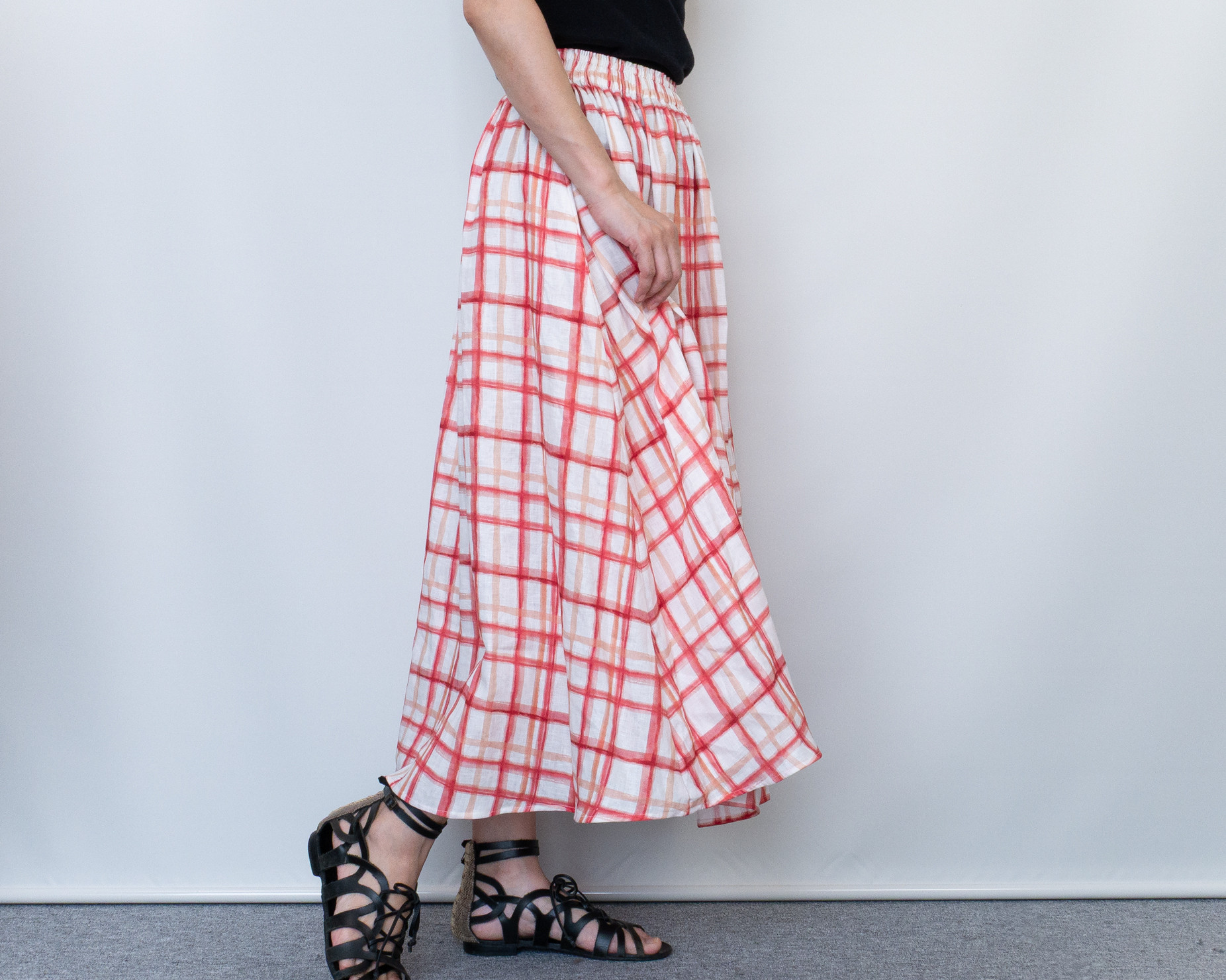 フレンチカジュアルなリネンロングスカート【赤/白チェック・W60-110・総ゴムウエスト】