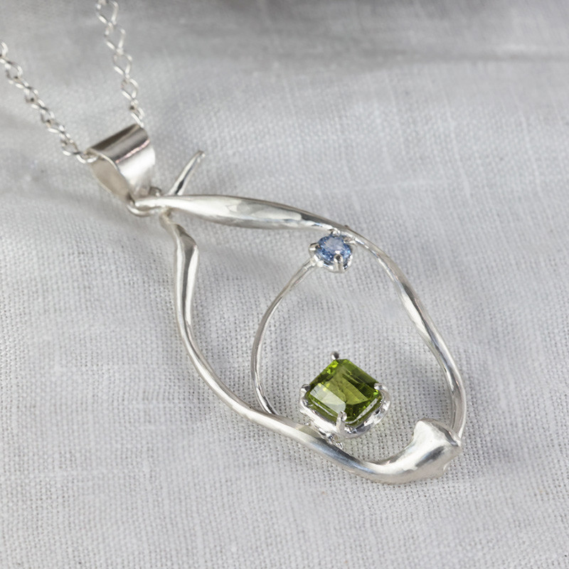【１点物/ペリドット/サファイア/シルバーネックレス】天然石 職人が作る個性際立つ１点物 ８月の誕生石