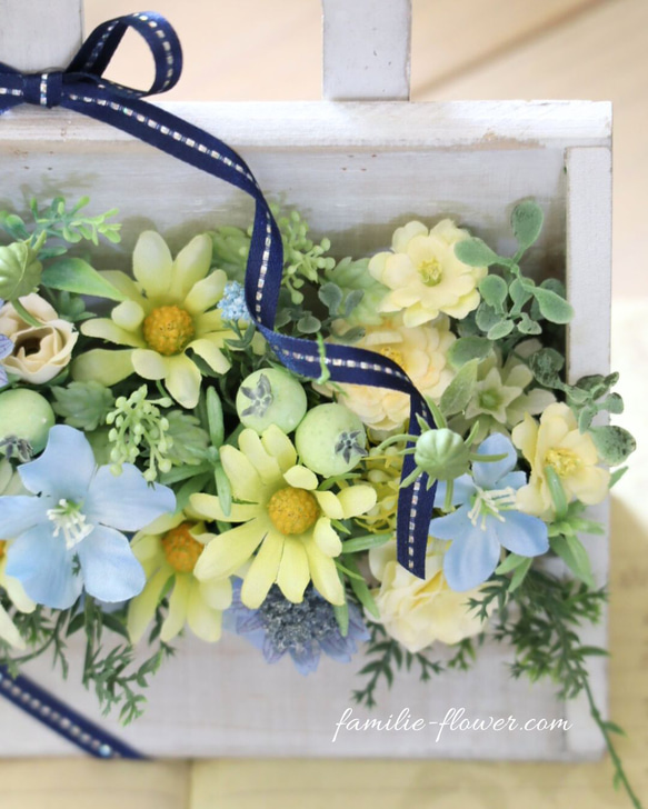 造花アレンジ｜フラワーギフト｜ウッドボックス｜水色の花｜お供え花にも｜誕生日プレゼント｜枯れない花贈り 7枚目の画像