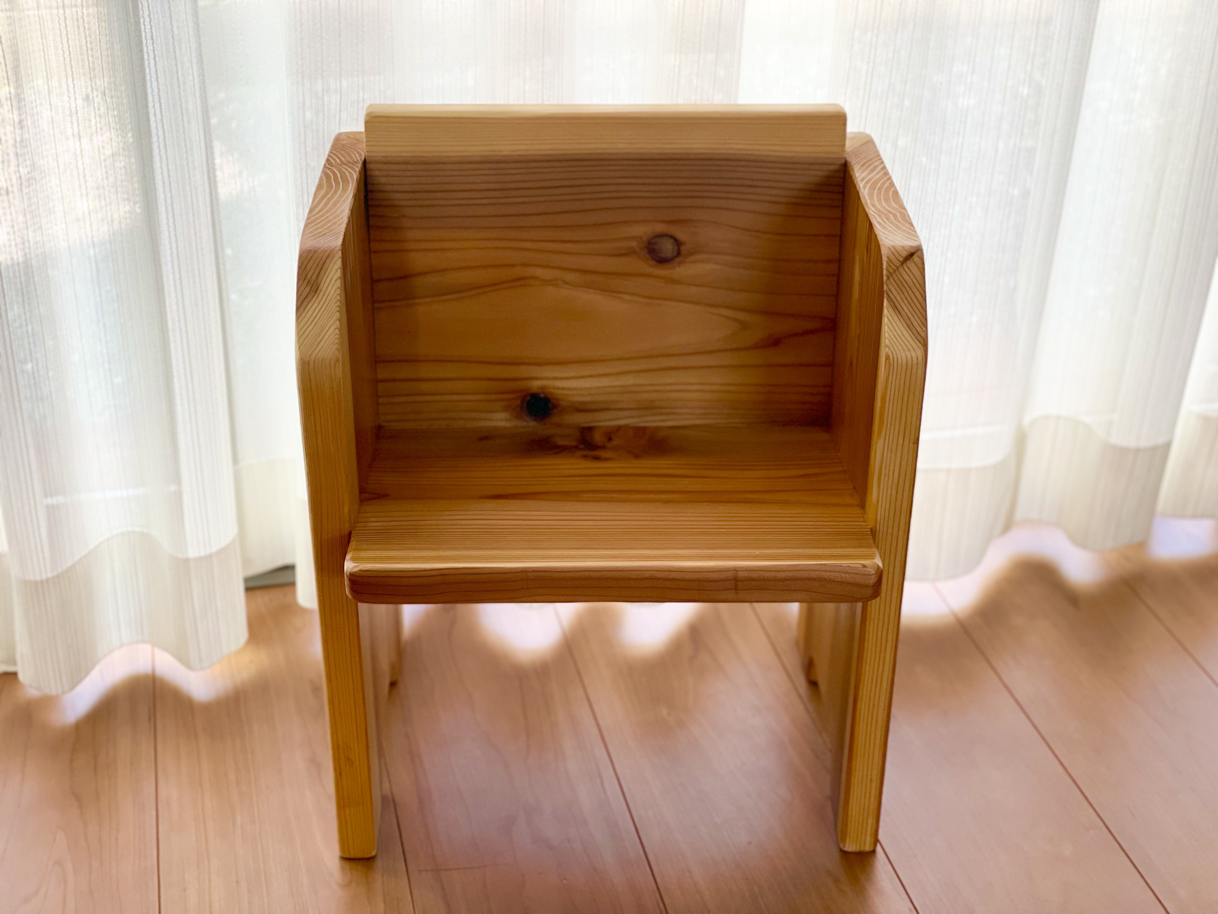 キッズチェア｜空間を彩る無垢材｜手仕上げ