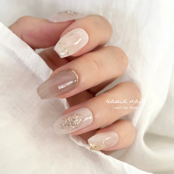 ブラウン×ホワイト ニュアンスネイル 普段使い ブライダルネイル 成人