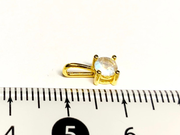 【天然石ペンダントトップ】レインボームーンストーン 4mm　18KGP製　ネックレス　ハンドメイド素材 4枚目の画像