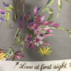 グレー地の草花　love of first sight   yuwa 5枚目の画像