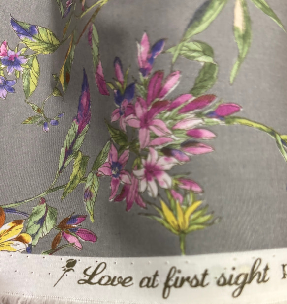 グレー地の草花　love of first sight   yuwa 5枚目の画像