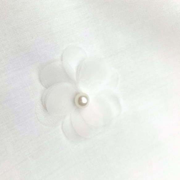 【全１色】夏の爽やかフレッシュコーデに♡ 立体的なお花付き パール風 Vネック フリルブラウス 25157 11枚目の画像