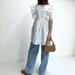 【全１色】夏の爽やかフレッシュコーデに♡ 立体的なお花付き パール風 Vネック フリルブラウス 25157 6枚目の画像