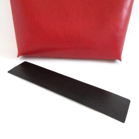 ワイドなA４対応サイズ♪《牛革》シュリンク・レッド×ブラック・ハンドソーイングトート0402