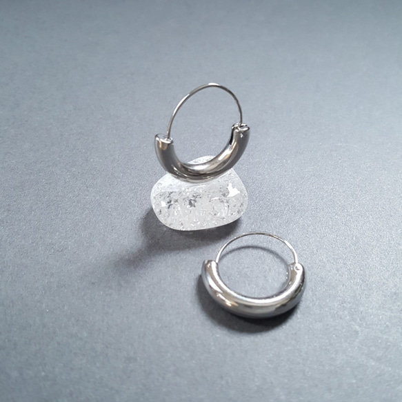 [1ペア]オールステンレス キャッチレス 差し込み式 フープピアス 金属アレルギー対応 5枚目の画像