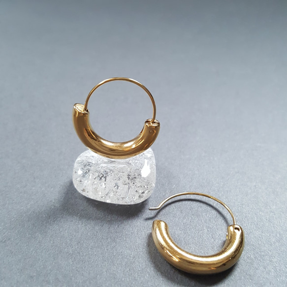 [1ペア]オールステンレス キャッチレス 差し込み式 フープピアス 金属アレルギー対応 3枚目の画像